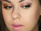 Как сделать вечерний макияж глаз в розово-золотом тоне видео