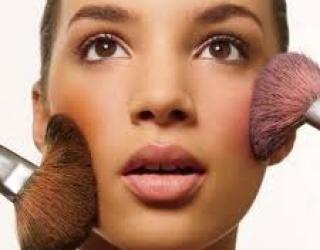 Омолаживающий макияж: как наносить тон
