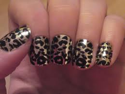 Леопардовый маникюр на ногтях
